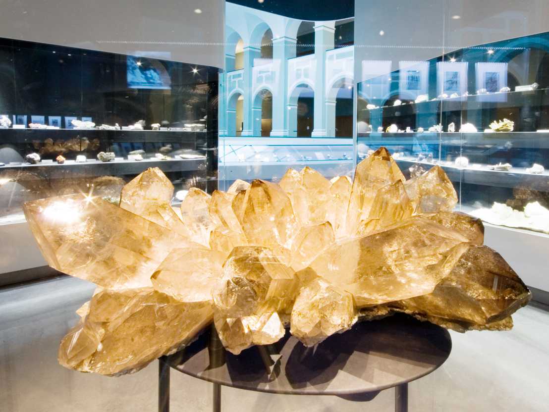 Enlarged view: Large crystal group in the exhibition